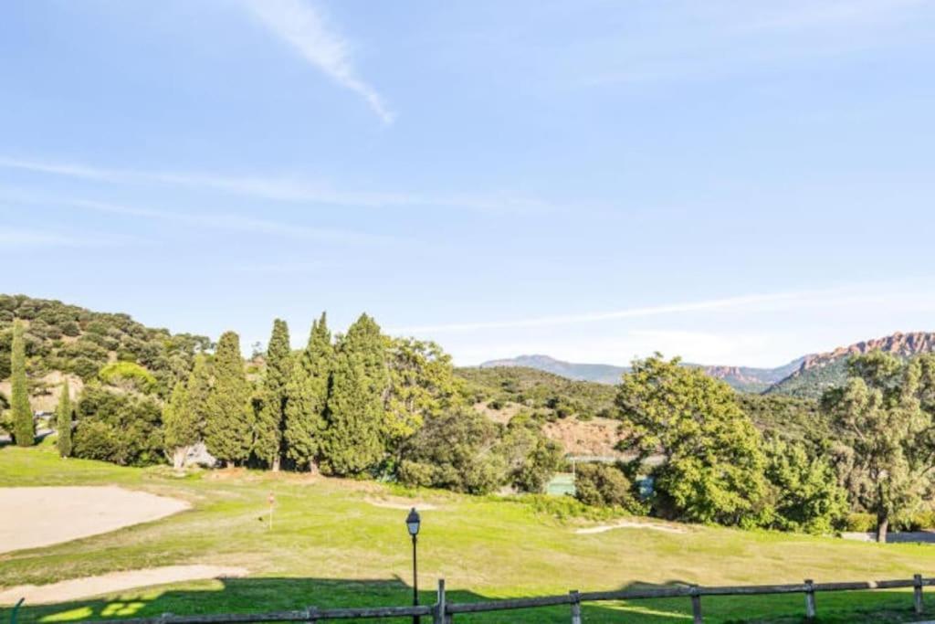 Superbe Appartement Village Cap Esterel 4P Climatise Saint-Raphaël Buitenkant foto